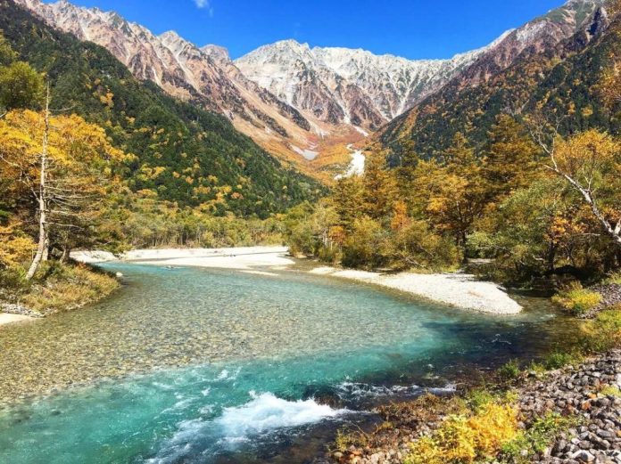 The Car-Free Town Autumn Hikers Love.